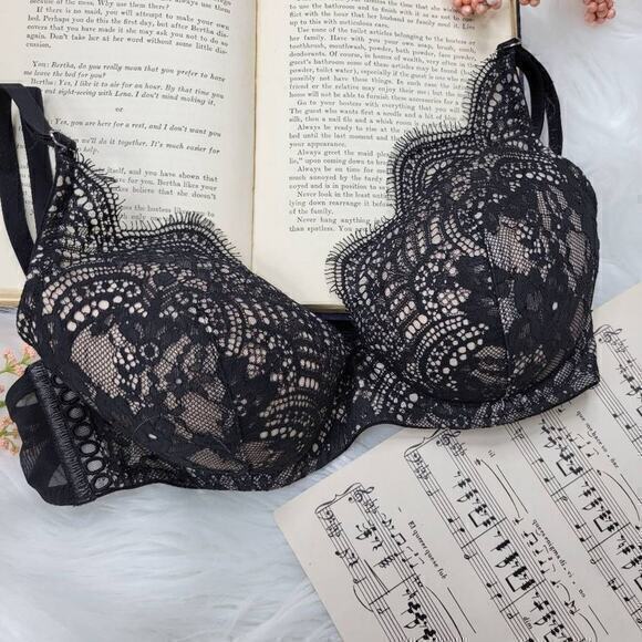 Victoria's Secret Women's Bra Lined Demi Lace Full Coverage Black Beige Size 32D - Picture 1 of 5